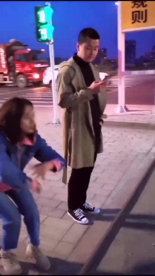 红绿灯电影搞笑,交通规则下的欢乐喜剧之旅 第3张 红绿灯电影搞笑,交通规则下的欢乐喜剧之旅 第3张