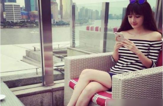 女王写真网红  第2张